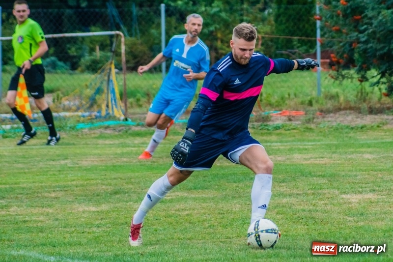 Zdjęcie w galerii na portalu naszraciborz.pl: Strzelecki wróć! Czarni Gorzyce na kolanach w Krzyżanowicach wiadomości z regionu