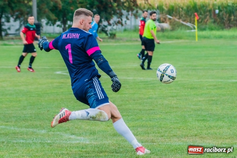 Zdjęcie w galerii na portalu naszraciborz.pl: Strzelecki wróć! Czarni Gorzyce na kolanach w Krzyżanowicach wiadomości z regionu