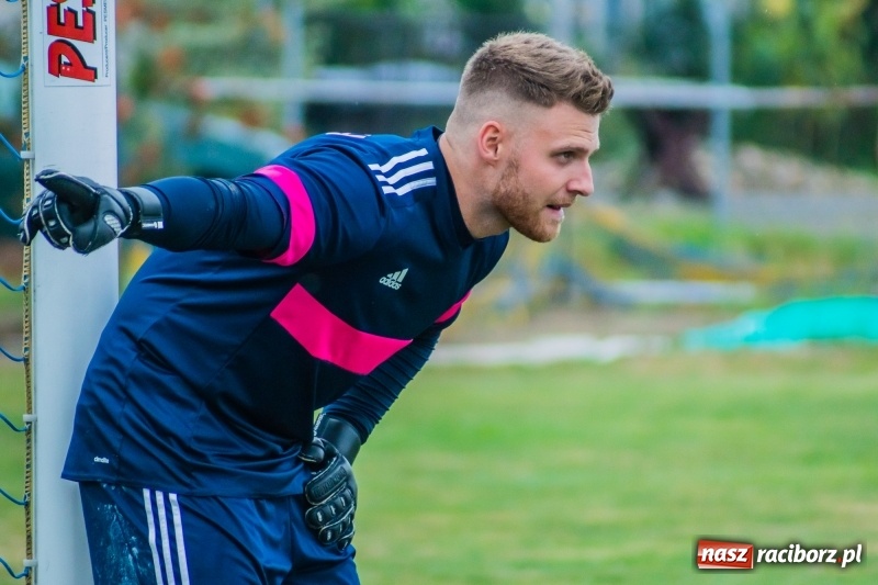 Zdjęcie w galerii na portalu naszraciborz.pl: Strzelecki wróć! Czarni Gorzyce na kolanach w Krzyżanowicach wiadomości z regionu