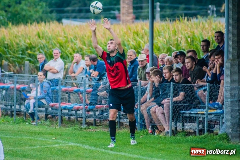 Zdjęcie w galerii na portalu naszraciborz.pl: Strzelecki wróć! Czarni Gorzyce na kolanach w Krzyżanowicach wiadomości z regionu