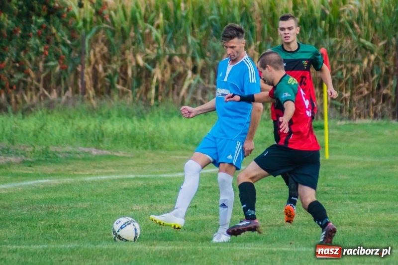 Zdjęcie w galerii na portalu naszraciborz.pl: Strzelecki wróć! Czarni Gorzyce na kolanach w Krzyżanowicach wiadomości z regionu