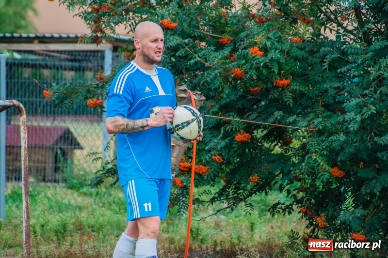 Zdjęcie w galerii na portalu naszraciborz.pl: Strzelecki wróć! Czarni Gorzyce na kolanach w Krzyżanowicach wiadomości z regionu