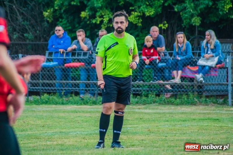 Zdjęcie w galerii na portalu naszraciborz.pl: Strzelecki wróć! Czarni Gorzyce na kolanach w Krzyżanowicach wiadomości z regionu