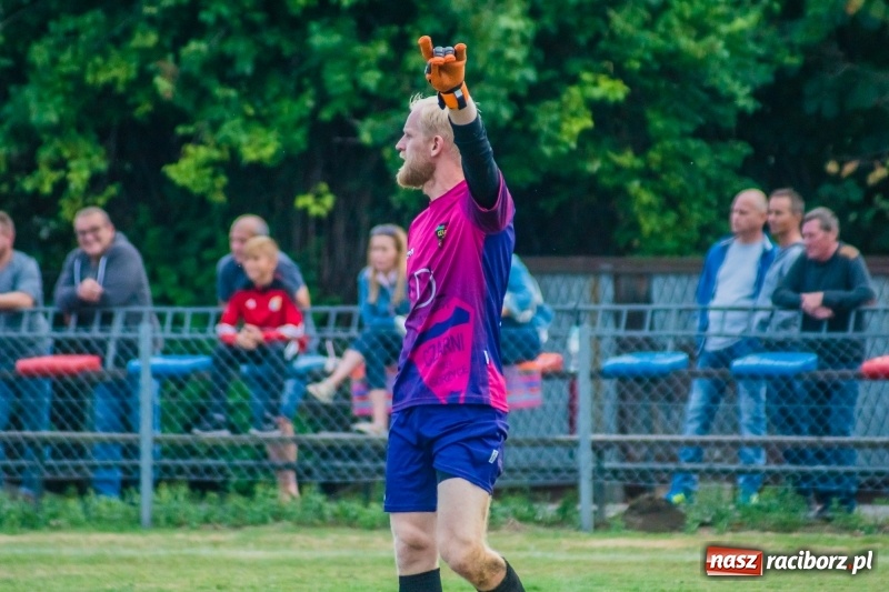 Zdjęcie w galerii na portalu naszraciborz.pl: Strzelecki wróć! Czarni Gorzyce na kolanach w Krzyżanowicach wiadomości z regionu