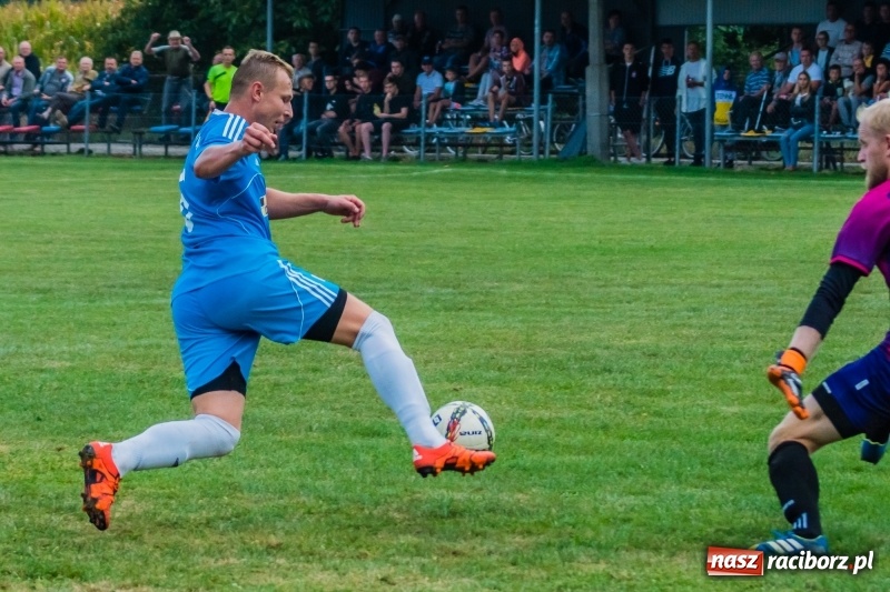 Zdjęcie w galerii na portalu naszraciborz.pl: Strzelecki wróć! Czarni Gorzyce na kolanach w Krzyżanowicach wiadomości z regionu