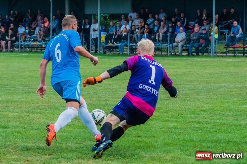 Zdjęcie w galerii na portalu naszraciborz.pl: Strzelecki wróć! Czarni Gorzyce na kolanach w Krzyżanowicach wiadomości z regionu