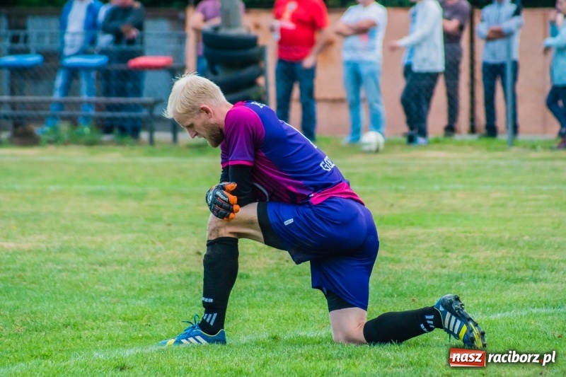Zdjęcie w galerii na portalu naszraciborz.pl: Strzelecki wróć! Czarni Gorzyce na kolanach w Krzyżanowicach wiadomości z regionu