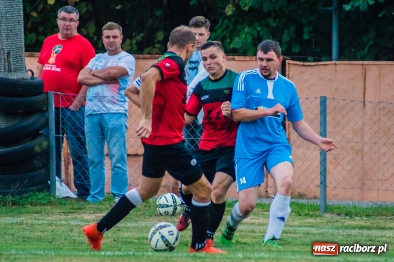 Zdjęcie w galerii na portalu naszraciborz.pl: Strzelecki wróć! Czarni Gorzyce na kolanach w Krzyżanowicach wiadomości z regionu