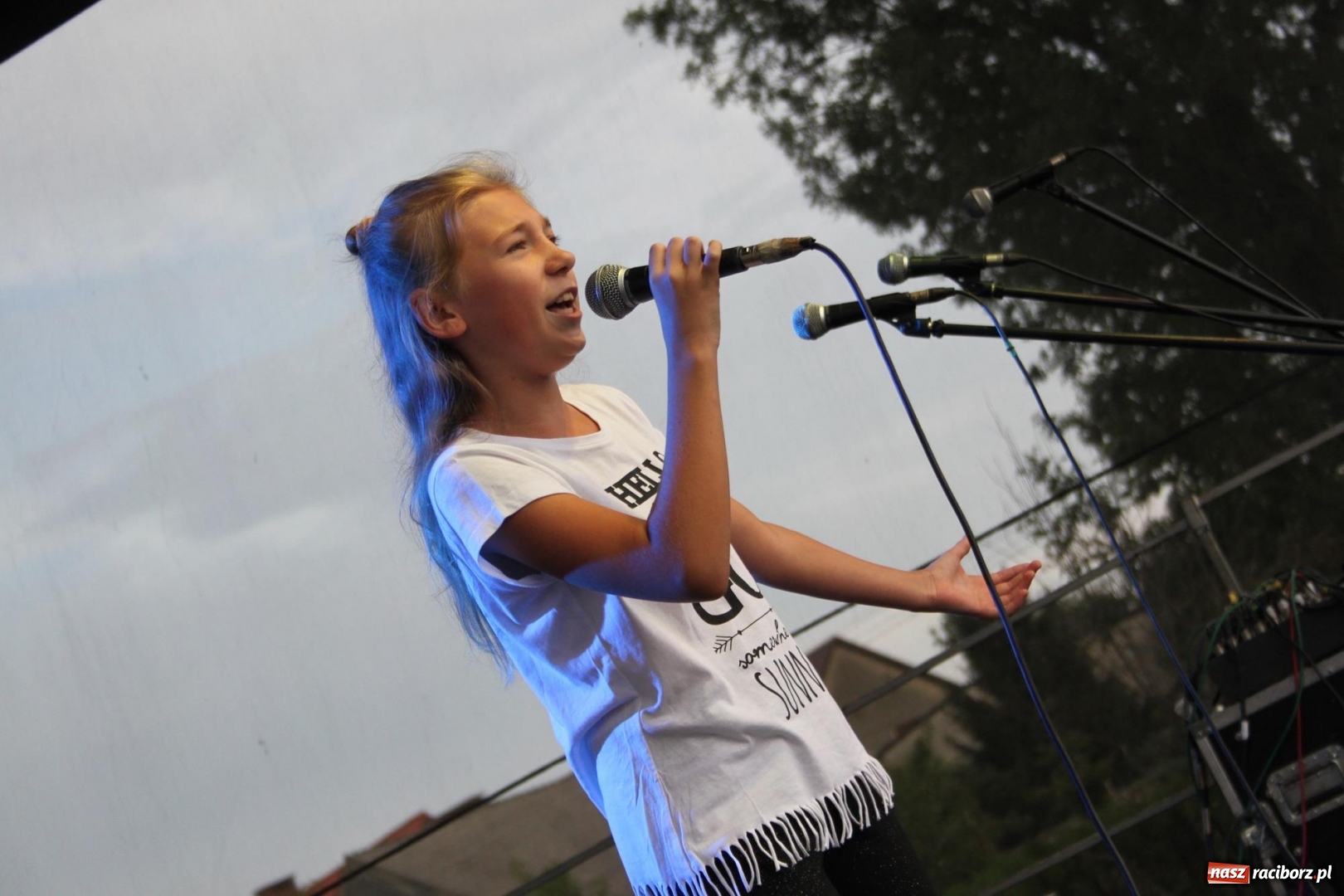 Zdjęcie w galerii na portalu naszraciborz.pl: DOXXX i APPASSIONATO na Powiatowych Dożynkach w Krzanowicach FOTO wiadomości z regionu