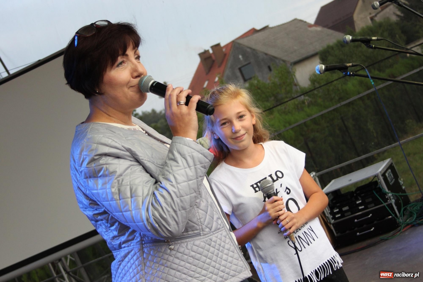 Zdjęcie w galerii na portalu naszraciborz.pl: DOXXX i APPASSIONATO na Powiatowych Dożynkach w Krzanowicach FOTO wiadomości z regionu