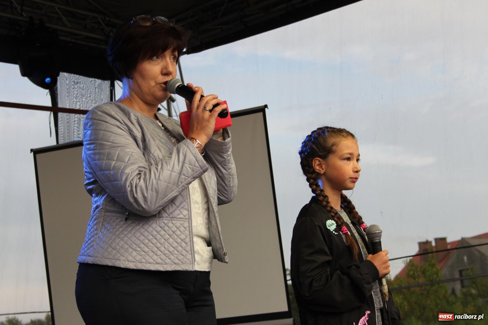 Zdjęcie w galerii na portalu naszraciborz.pl: DOXXX i APPASSIONATO na Powiatowych Dożynkach w Krzanowicach FOTO wiadomości z regionu