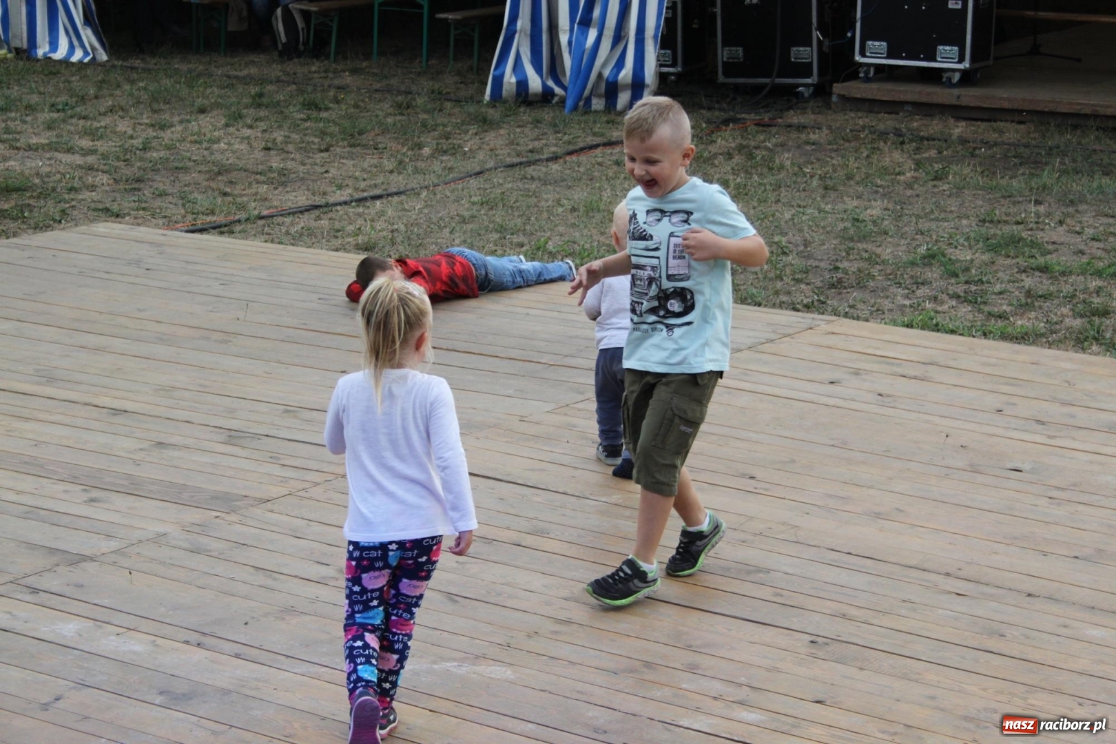 Zdjęcie w galerii na portalu naszraciborz.pl: DOXXX i APPASSIONATO na Powiatowych Dożynkach w Krzanowicach FOTO wiadomości z regionu