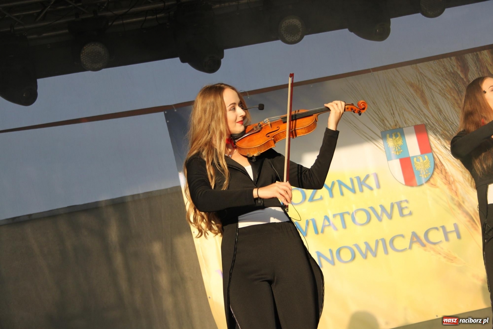 Zdjęcie w galerii na portalu naszraciborz.pl: DOXXX i APPASSIONATO na Powiatowych Dożynkach w Krzanowicach FOTO wiadomości z regionu