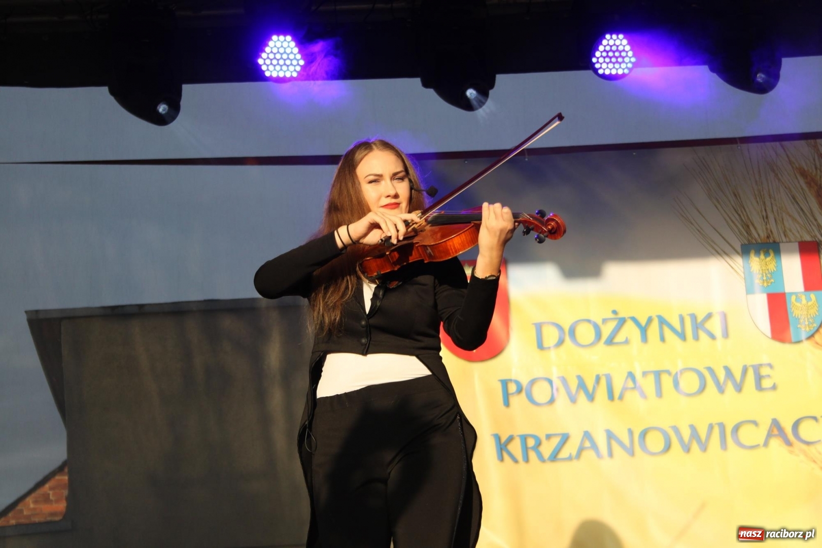 Zdjęcie w galerii na portalu naszraciborz.pl: DOXXX i APPASSIONATO na Powiatowych Dożynkach w Krzanowicach FOTO wiadomości z regionu