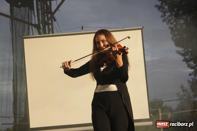 Zdjęcie w galerii na portalu naszraciborz.pl: DOXXX i APPASSIONATO na Powiatowych Dożynkach w Krzanowicach FOTO wiadomości z regionu