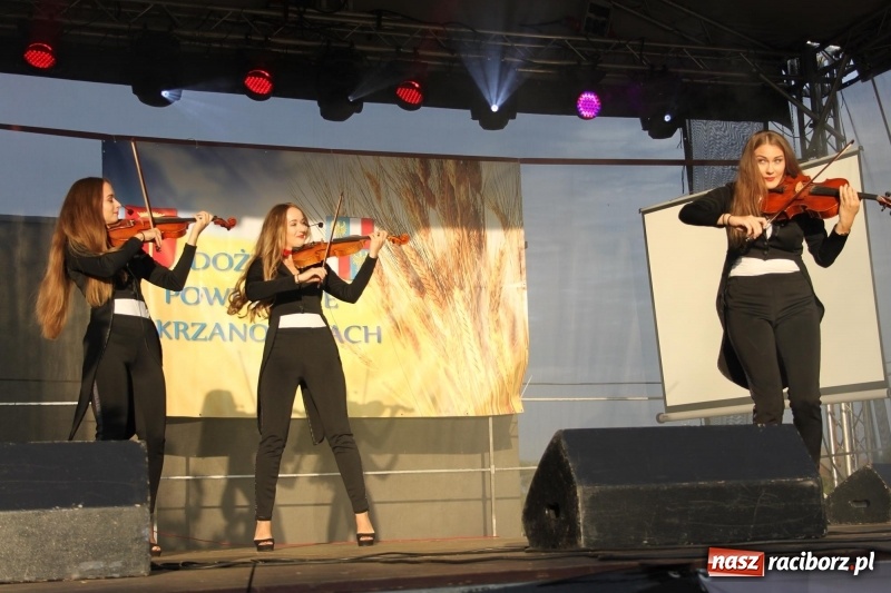 Zdjęcie w galerii na portalu naszraciborz.pl: DOXXX i APPASSIONATO na Powiatowych Dożynkach w Krzanowicach FOTO wiadomości z regionu