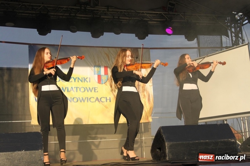 Zdjęcie w galerii na portalu naszraciborz.pl: DOXXX i APPASSIONATO na Powiatowych Dożynkach w Krzanowicach FOTO wiadomości z regionu