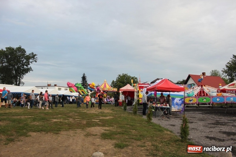 Zdjęcie w galerii na portalu naszraciborz.pl: DOXXX i APPASSIONATO na Powiatowych Dożynkach w Krzanowicach FOTO wiadomości z regionu