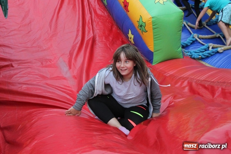 Zdjęcie w galerii na portalu naszraciborz.pl: DOXXX i APPASSIONATO na Powiatowych Dożynkach w Krzanowicach FOTO wiadomości z regionu