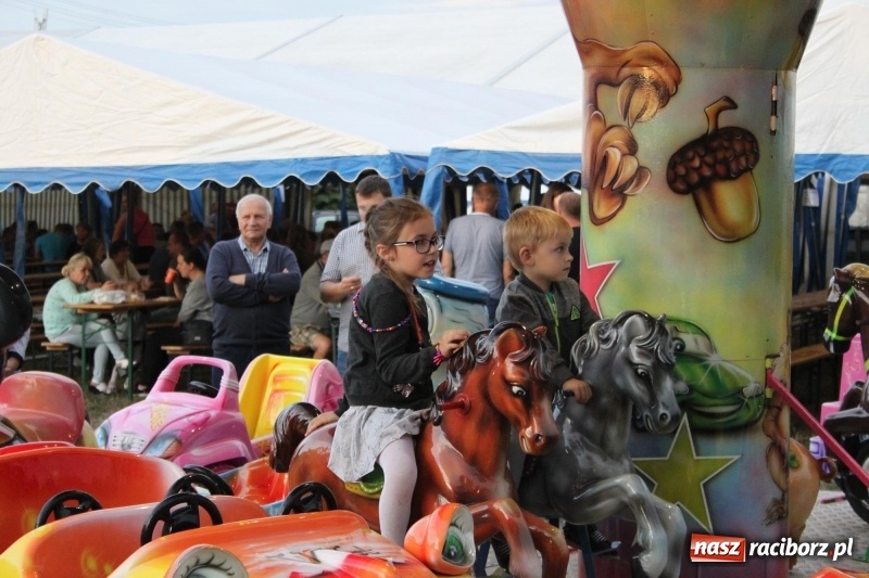 Zdjęcie w galerii na portalu naszraciborz.pl: DOXXX i APPASSIONATO na Powiatowych Dożynkach w Krzanowicach FOTO wiadomości z regionu
