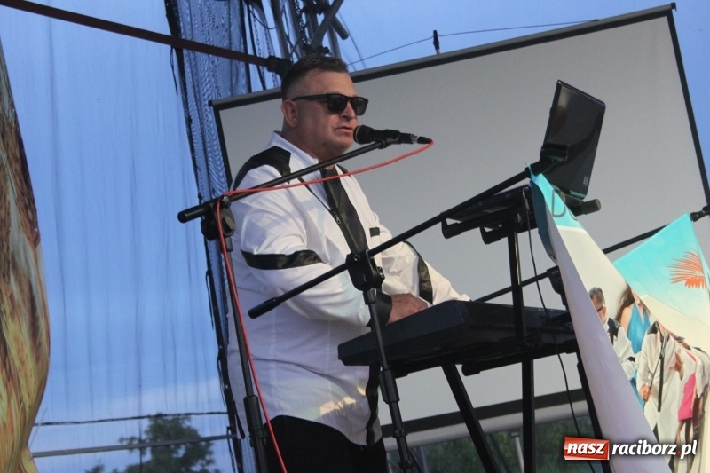 Zdjęcie w galerii na portalu naszraciborz.pl: DOXXX i APPASSIONATO na Powiatowych Dożynkach w Krzanowicach FOTO wiadomości z regionu