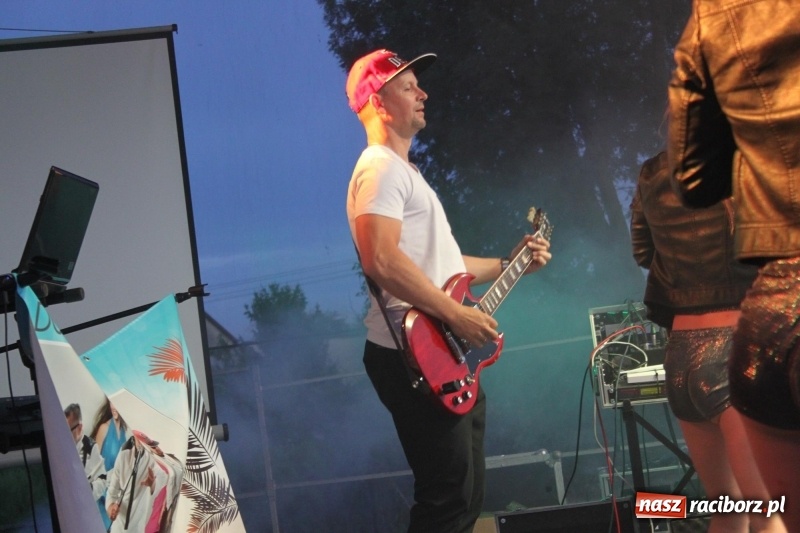 Zdjęcie w galerii na portalu naszraciborz.pl: DOXXX i APPASSIONATO na Powiatowych Dożynkach w Krzanowicach FOTO wiadomości z regionu