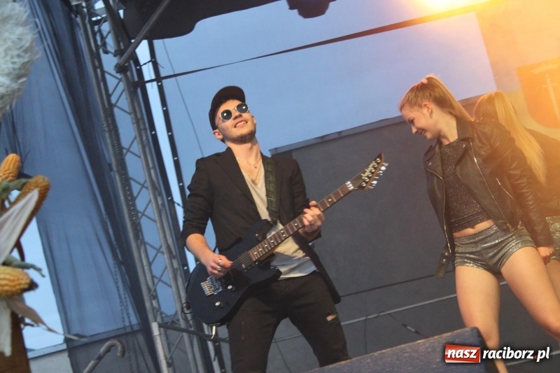 Zdjęcie w galerii na portalu naszraciborz.pl: DOXXX i APPASSIONATO na Powiatowych Dożynkach w Krzanowicach FOTO wiadomości z regionu
