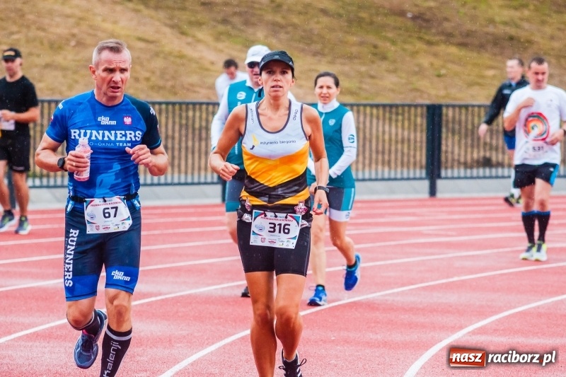 Zdjęcie w galerii na portalu naszraciborz.pl: V RAFAKO Półmaraton Racibórz - bramka otwarta wiadomości z regionu