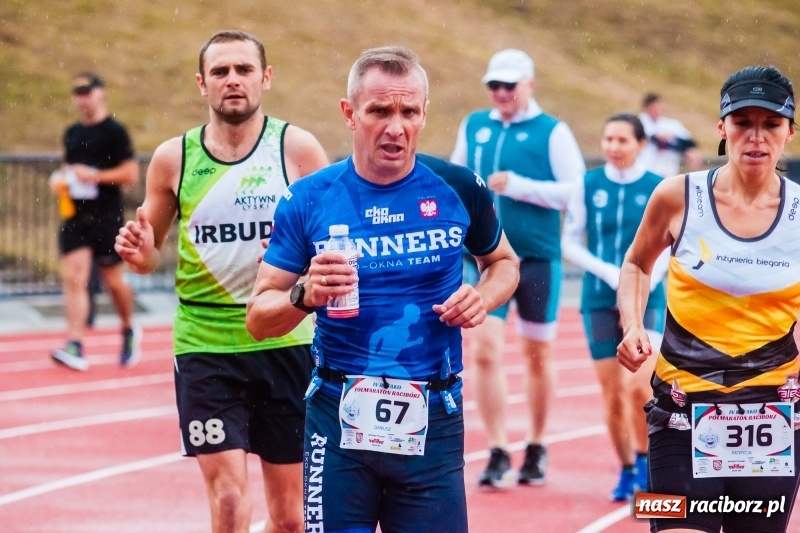 Zdjęcie w galerii na portalu naszraciborz.pl: V RAFAKO Półmaraton Racibórz - bramka otwarta wiadomości z regionu