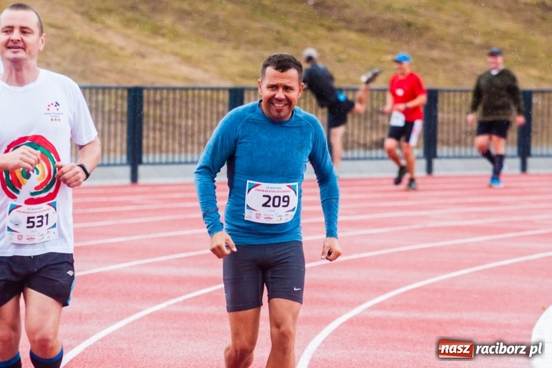 Zdjęcie w galerii na portalu naszraciborz.pl: V RAFAKO Półmaraton Racibórz - bramka otwarta wiadomości z regionu