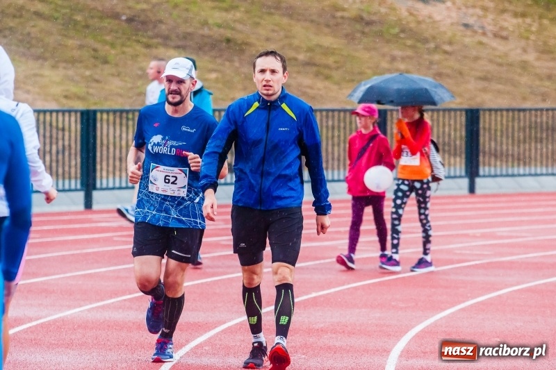 Zdjęcie w galerii na portalu naszraciborz.pl: V RAFAKO Półmaraton Racibórz - bramka otwarta wiadomości z regionu