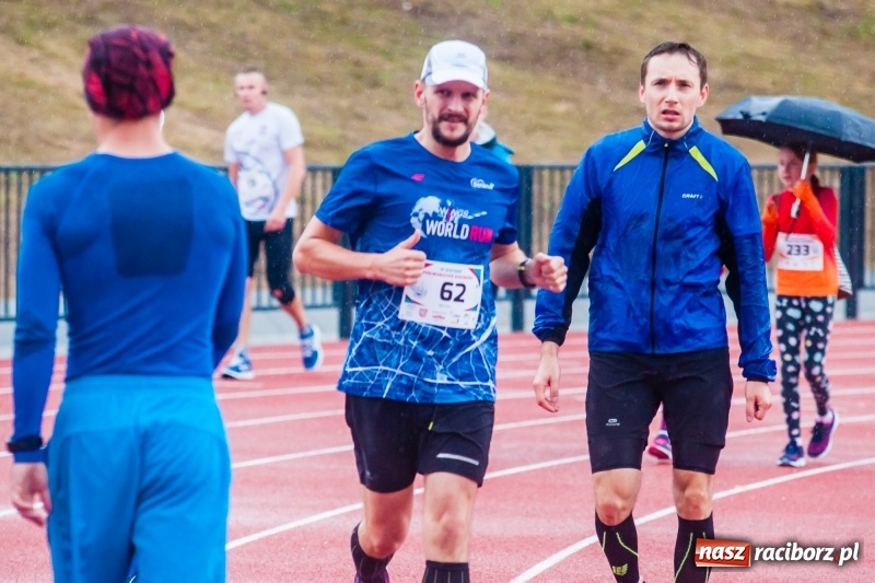 Zdjęcie w galerii na portalu naszraciborz.pl: V RAFAKO Półmaraton Racibórz - bramka otwarta wiadomości z regionu