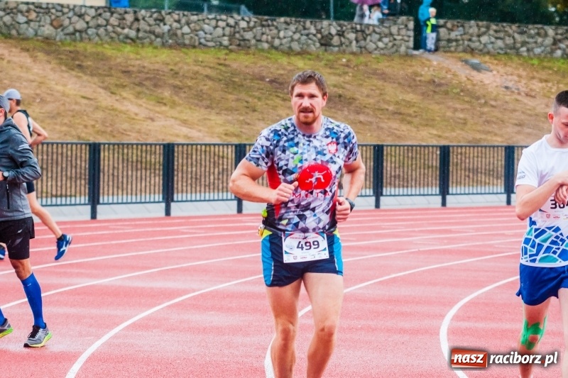 Zdjęcie w galerii na portalu naszraciborz.pl: V RAFAKO Półmaraton Racibórz - bramka otwarta wiadomości z regionu