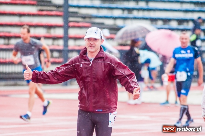 Zdjęcie w galerii na portalu naszraciborz.pl: V RAFAKO Półmaraton Racibórz - bramka otwarta wiadomości z regionu