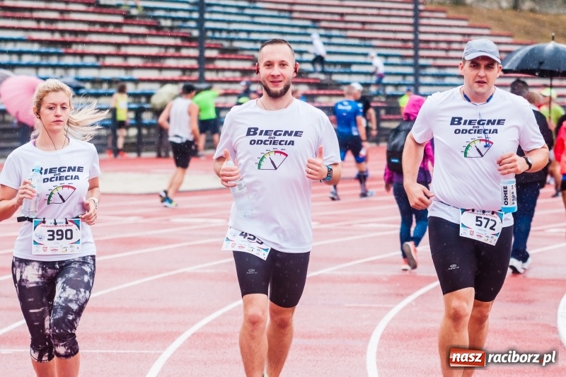 Zdjęcie w galerii na portalu naszraciborz.pl: V RAFAKO Półmaraton Racibórz - bramka otwarta wiadomości z regionu
