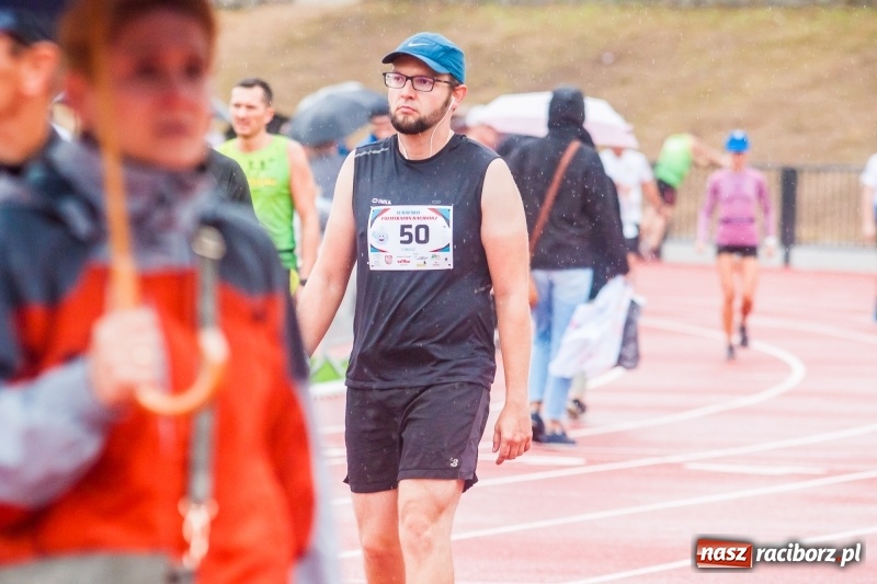 Zdjęcie w galerii na portalu naszraciborz.pl: V RAFAKO Półmaraton Racibórz - bramka otwarta wiadomości z regionu