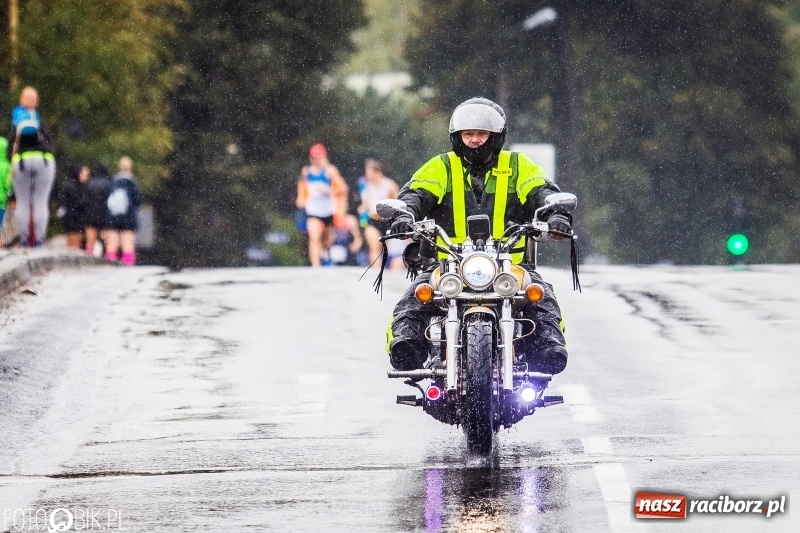 Zdjęcie w galerii na portalu naszraciborz.pl: V RAFAKO Półmaraton Racibórz - bramka otwarta wiadomości z regionu