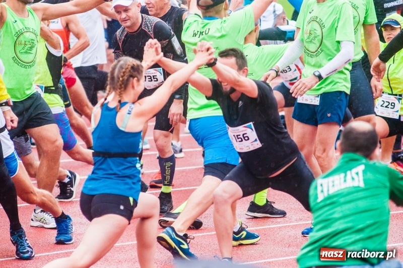 Zdjęcie w galerii na portalu naszraciborz.pl: V RAFAKO Półmaraton Racibórz - bramka otwarta wiadomości z regionu