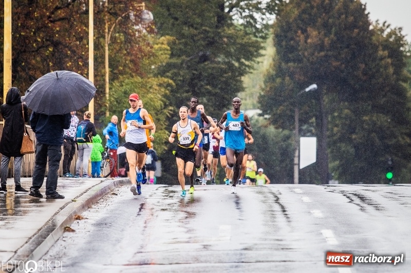 Zdjęcie w galerii na portalu naszraciborz.pl: V RAFAKO Półmaraton Racibórz - bramka otwarta wiadomości z regionu