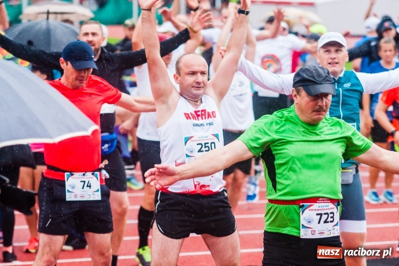 Zdjęcie w galerii na portalu naszraciborz.pl: V RAFAKO Półmaraton Racibórz - bramka otwarta wiadomości z regionu