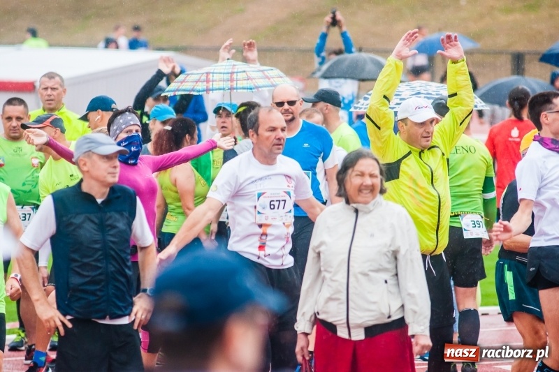 Zdjęcie w galerii na portalu naszraciborz.pl: V RAFAKO Półmaraton Racibórz - bramka otwarta wiadomości z regionu