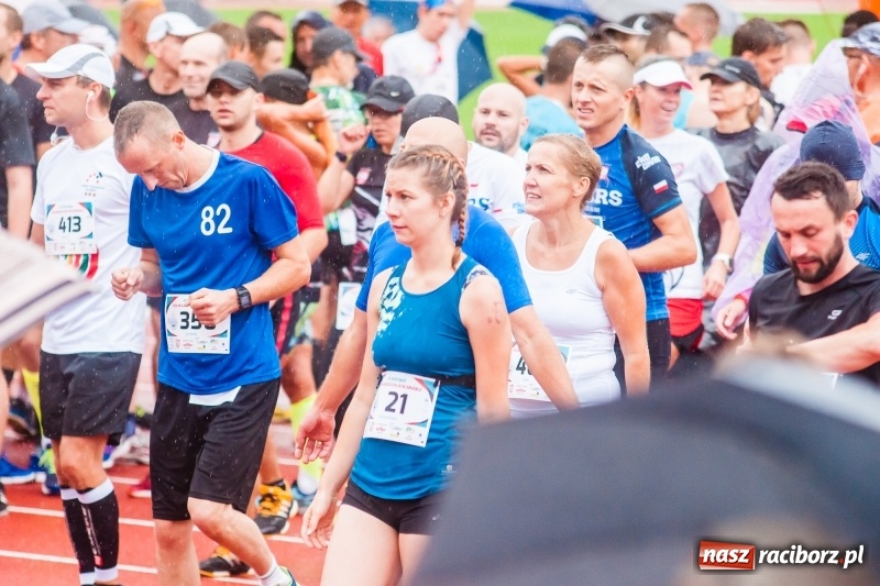 Zdjęcie w galerii na portalu naszraciborz.pl: V RAFAKO Półmaraton Racibórz - bramka otwarta wiadomości z regionu