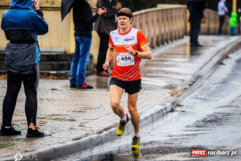 Zdjęcie w galerii na portalu naszraciborz.pl: V RAFAKO Półmaraton Racibórz - bramka otwarta wiadomości z regionu