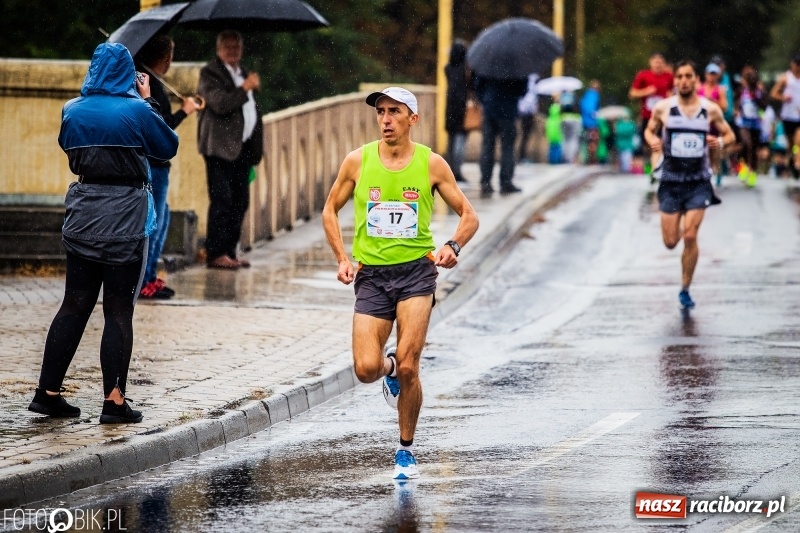 Zdjęcie w galerii na portalu naszraciborz.pl: V RAFAKO Półmaraton Racibórz - bramka otwarta wiadomości z regionu