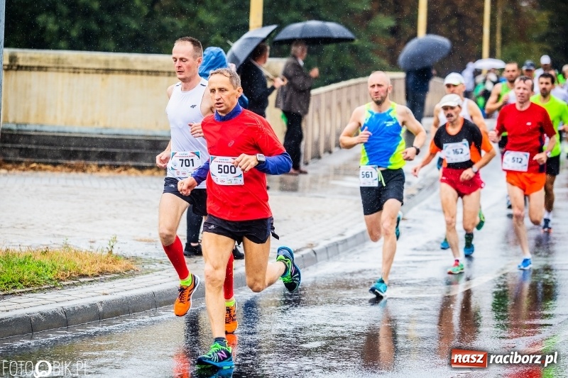 Zdjęcie w galerii na portalu naszraciborz.pl: V RAFAKO Półmaraton Racibórz - bramka otwarta wiadomości z regionu