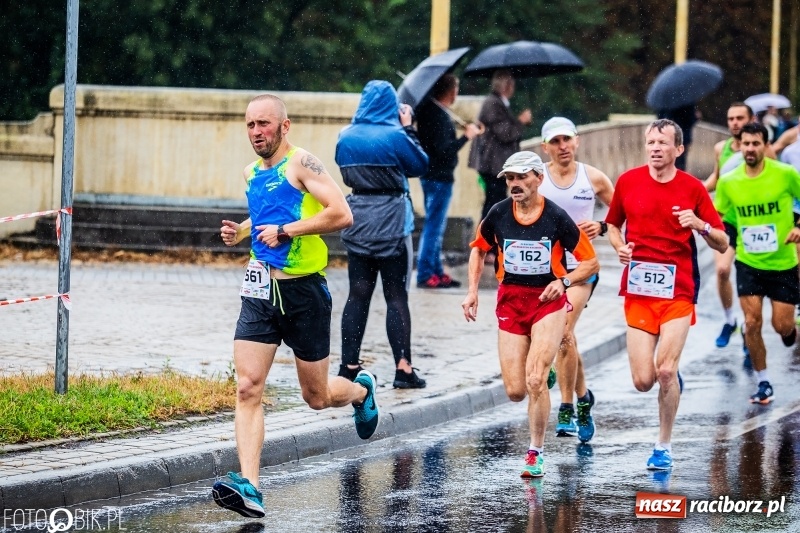 Zdjęcie w galerii na portalu naszraciborz.pl: V RAFAKO Półmaraton Racibórz - bramka otwarta wiadomości z regionu