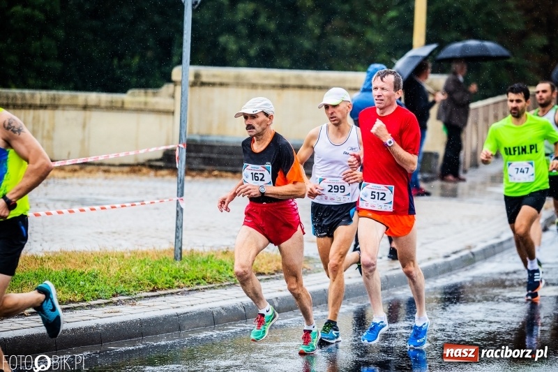 Zdjęcie w galerii na portalu naszraciborz.pl: V RAFAKO Półmaraton Racibórz - bramka otwarta wiadomości z regionu