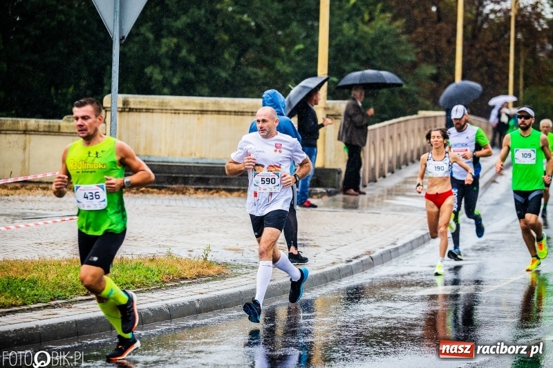 Zdjęcie w galerii na portalu naszraciborz.pl: V RAFAKO Półmaraton Racibórz - bramka otwarta wiadomości z regionu