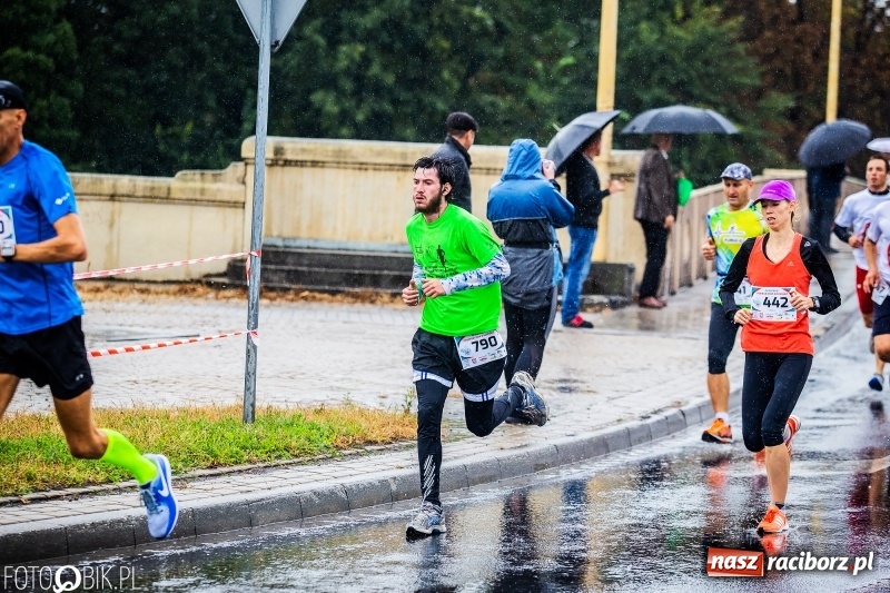 Zdjęcie w galerii na portalu naszraciborz.pl: V RAFAKO Półmaraton Racibórz - bramka otwarta wiadomości z regionu
