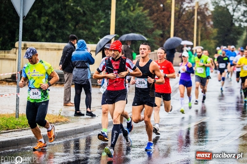 Zdjęcie w galerii na portalu naszraciborz.pl: V RAFAKO Półmaraton Racibórz - bramka otwarta wiadomości z regionu